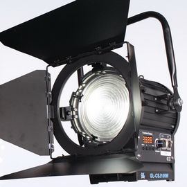 Hohe Lichtleistung 200W LED Fresnel Light Daylight Batterie für Film- und Studiobeleuchtung ((Pole-Operated Yoke) fournisseur