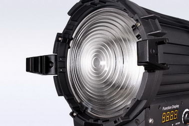 Wolframersatz 200W LED-Fresnellicht Hoch TLCI/CRI für Fernsehstudios Licht ((Pole-Operated Yoke) fournisseur