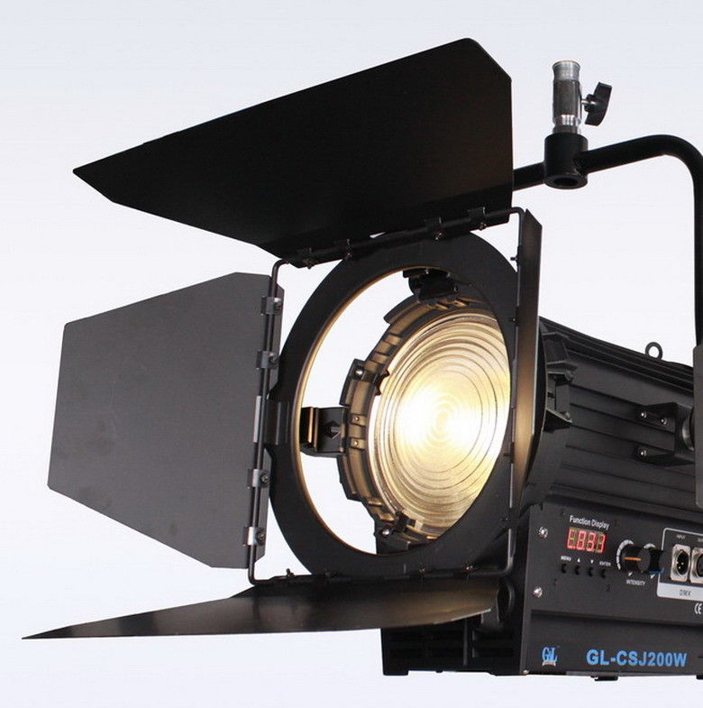 Wolframersatz 200W LED-Fresnellicht Hoch TLCI/CRI für Fernsehstudios Licht ((Pole-Operated Yoke) fournisseur